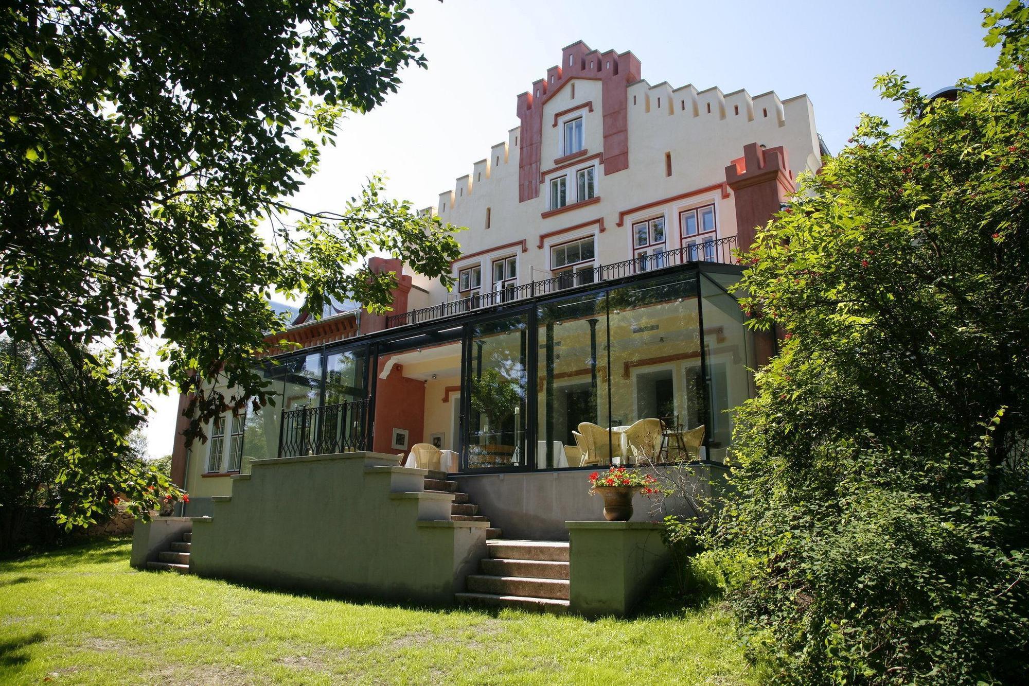 Paedaste Manor Bagian luar foto