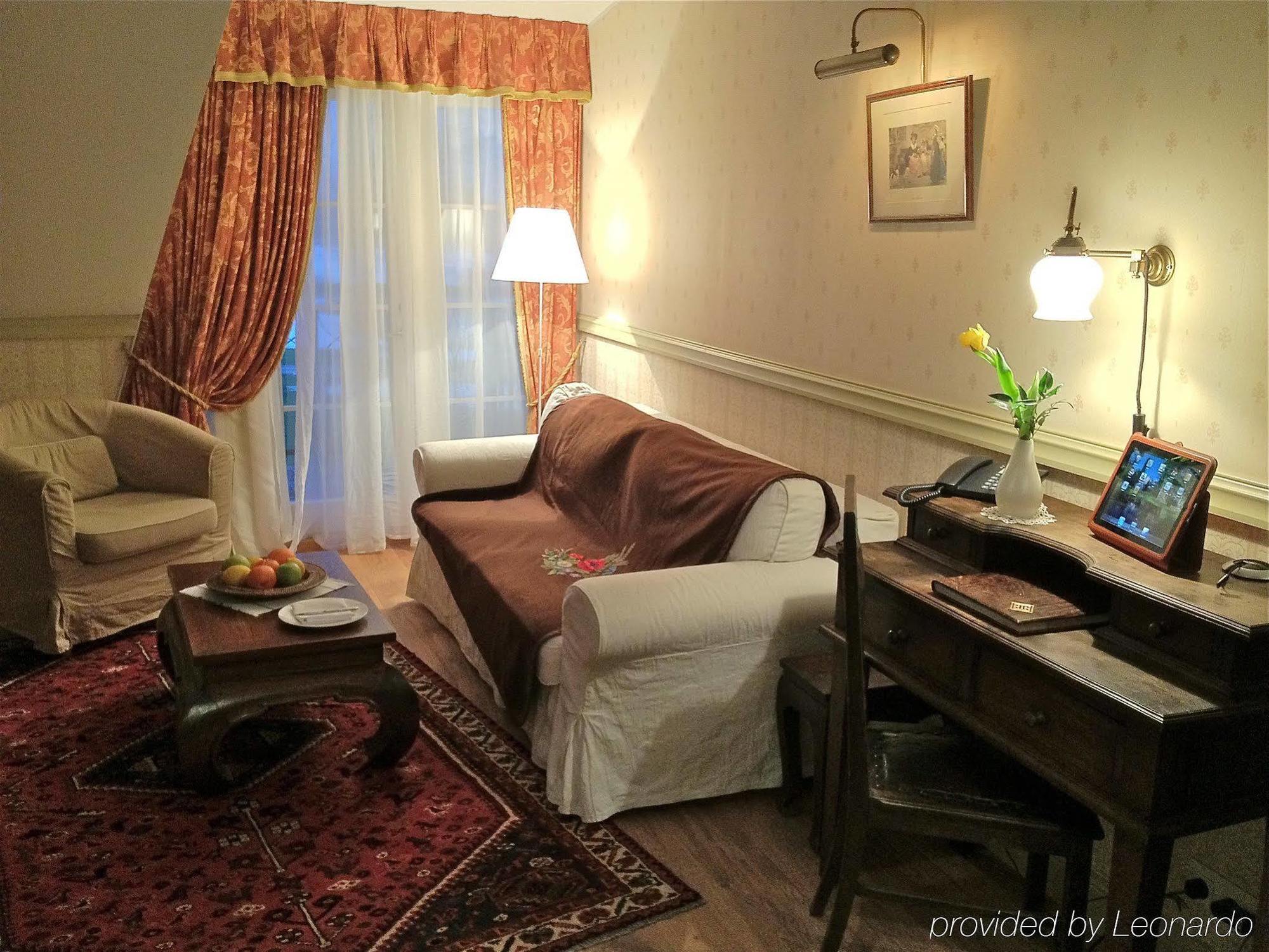 Paedaste Manor Bagian luar foto
